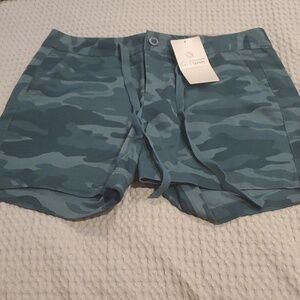 Gander Mountain Guide Series Women’s Green Camouflage 5" Shorts, size 8 …